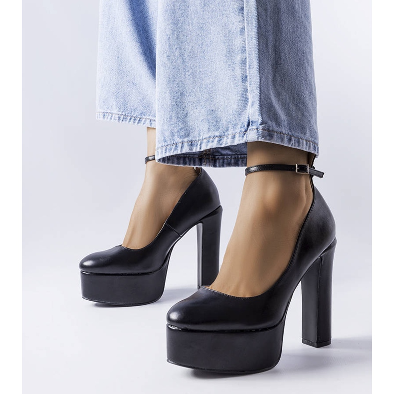 Svarta högklackade pumps från Hervé 1