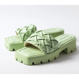 Gröna glidar på traktorsulan från Lora 1