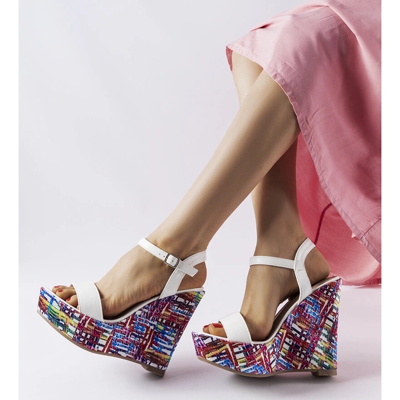 Vita fairmont dekorerade kilsandaler 2