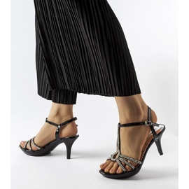 Svarta högklackade sandaler med cubic zirconias från Levane 1