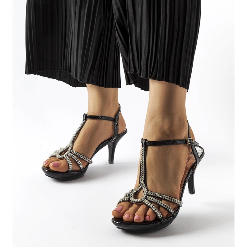Svarta högklackade sandaler med cubic zirconias från Levane 2
