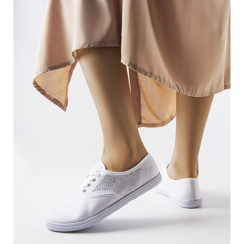 Vita sneakers med strass från Godfrey 1