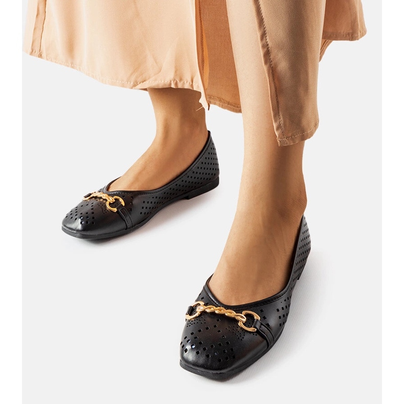 Svarta genombrutna ballerinor från Schiavone 1