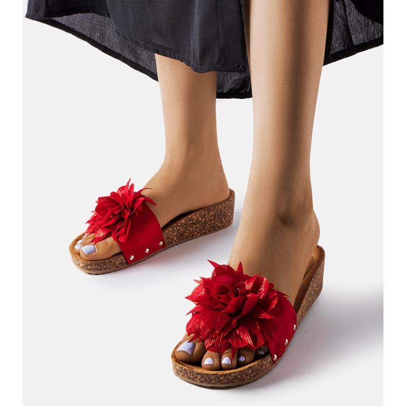 Röda sandaler med blomma på korksula från Anjali 1