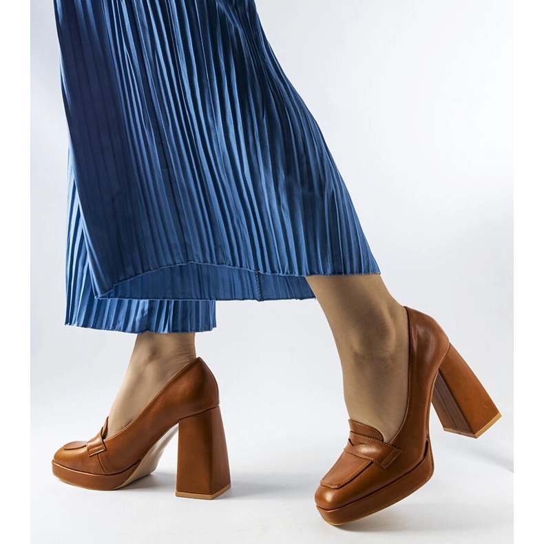 Bruna högklackade pumps från Inès 1