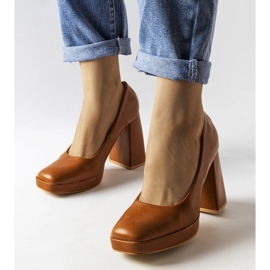 Bruna högklackade pumps från Mailly 2