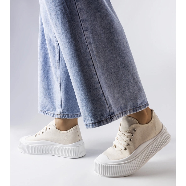 Beige chunky sula sneakers från Wallace 1