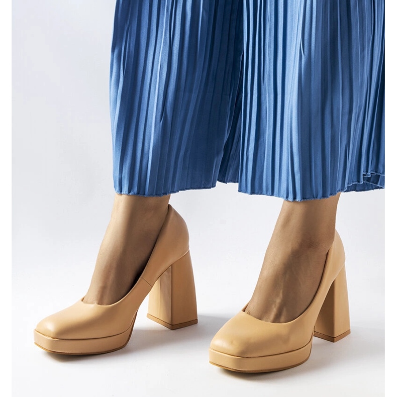 Beiga högklackade pumps från Mailly beige 1