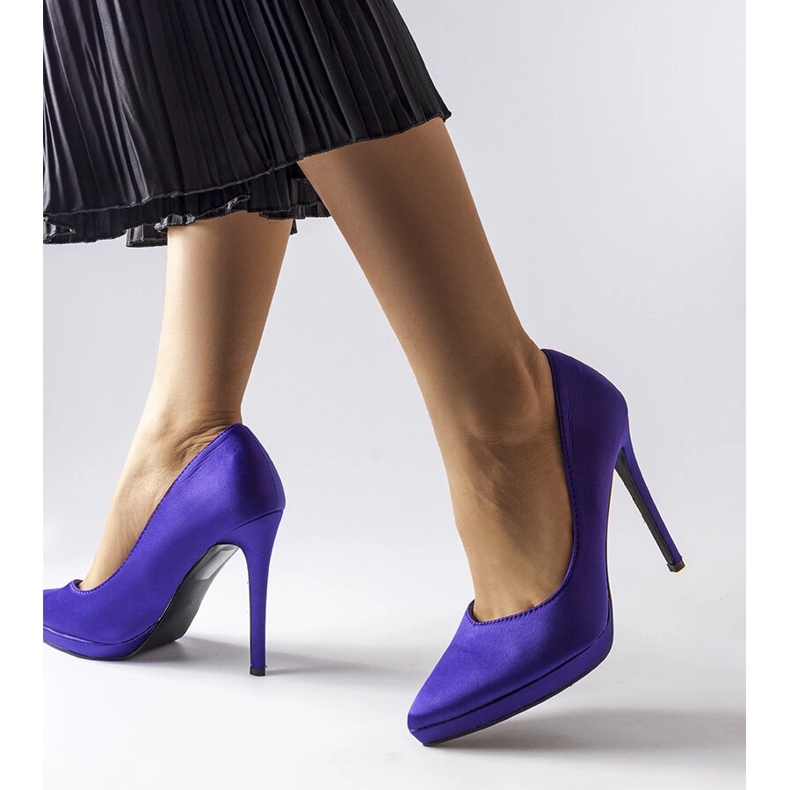 Lila satin pumps från Silje violett 2