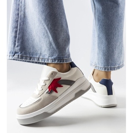 Vita sneakers med eko mockainlägg från Kollins 2