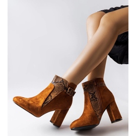 Bruna stövlar med orminlägg i ekomocka Daamen 1