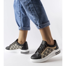 Inna Svarta sneakers med guldinlägg från Agostina 2