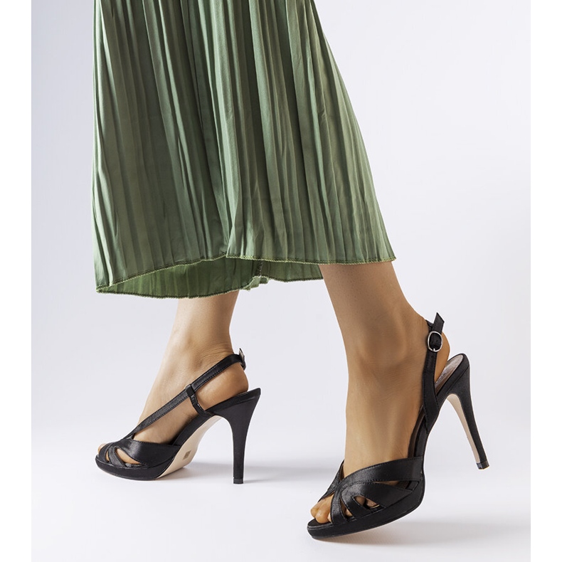 Svarta alpacka sandaler med klack 1