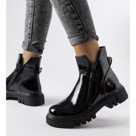 Ritte svartlackade isolerade stövlar 1