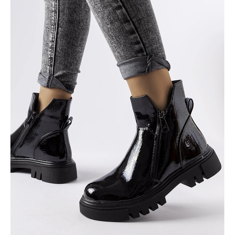 Ritte svartlackade isolerade stövlar 1