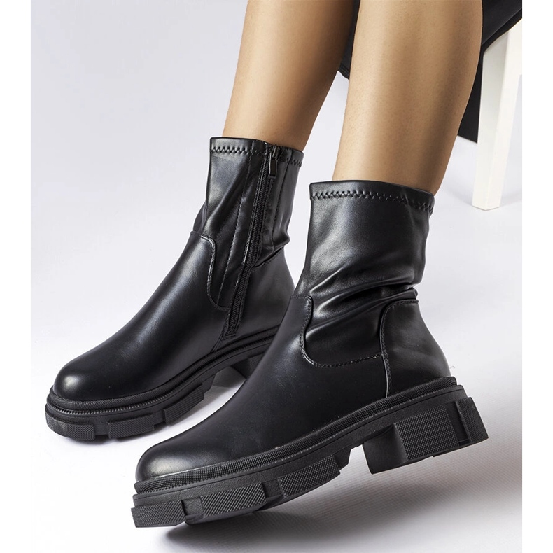 Svarta isolerade stövlar från Helvi 1