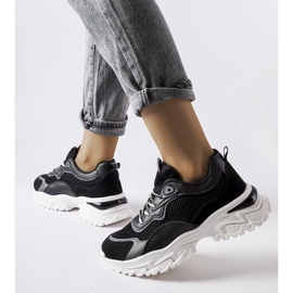 Inna Svarta sneakers med synlig slitbana från Rosita 1