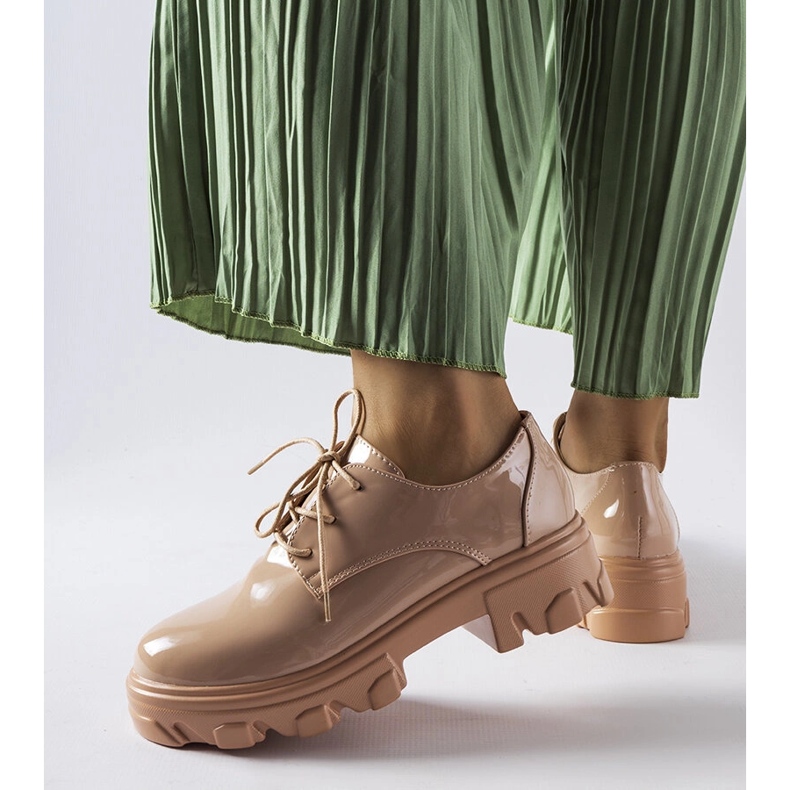 Beige lackskor Kelly 1