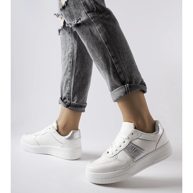 Vita och silver sport sneakers från Parma 1