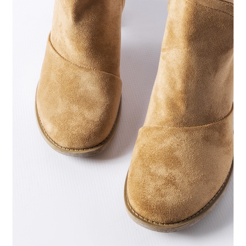 Beige stövlar med utskärningar Artemisia 1