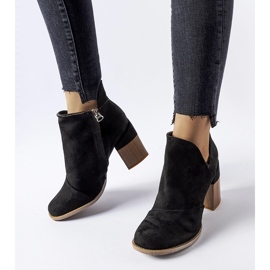 Artemisia svarta högklackade ankelboots 1