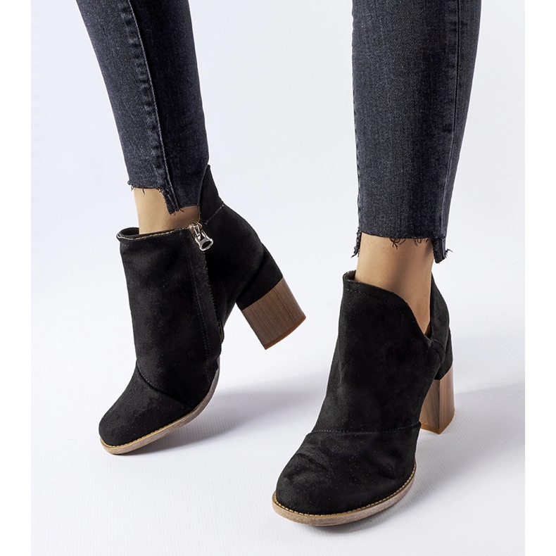 Artemisia svarta högklackade ankelboots 1