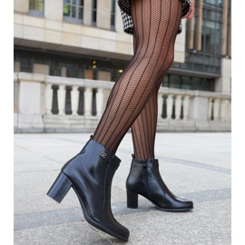 Svarta isolerade stövlar med Barreto-rhinestones 2