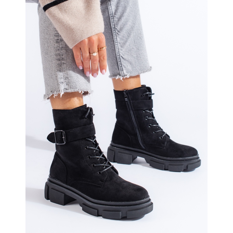 Svarta damväskor på en tjock Shelovet-sula 1