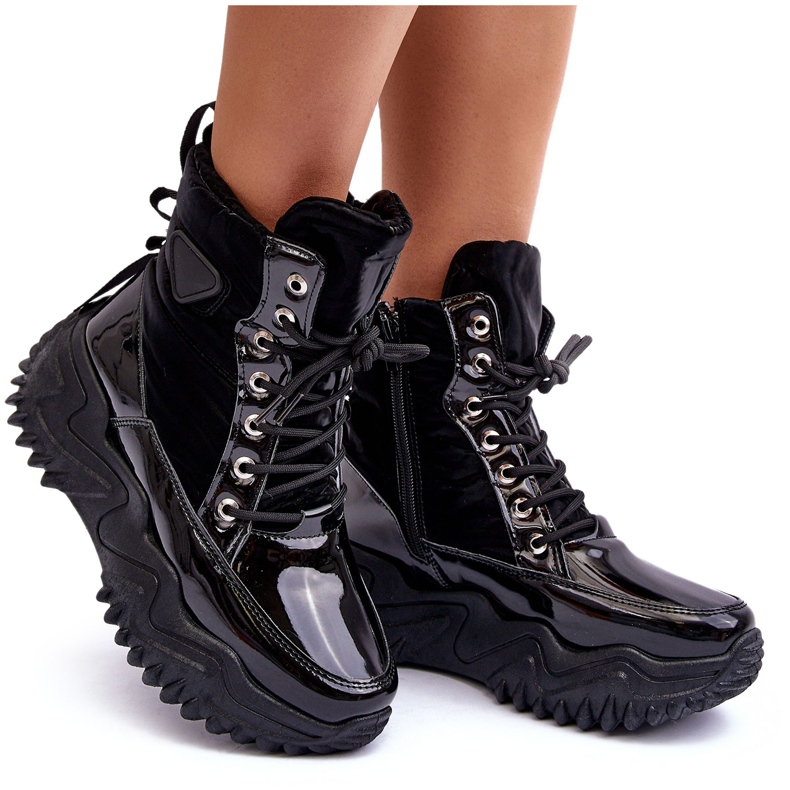 Isolerade ankelstövlar på en massiv plattform, svarta 3