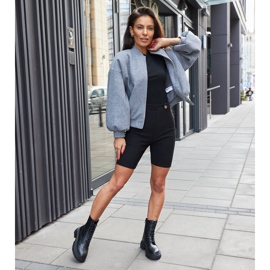 Svarta stövlar dekorerade med Niclasömmar 1