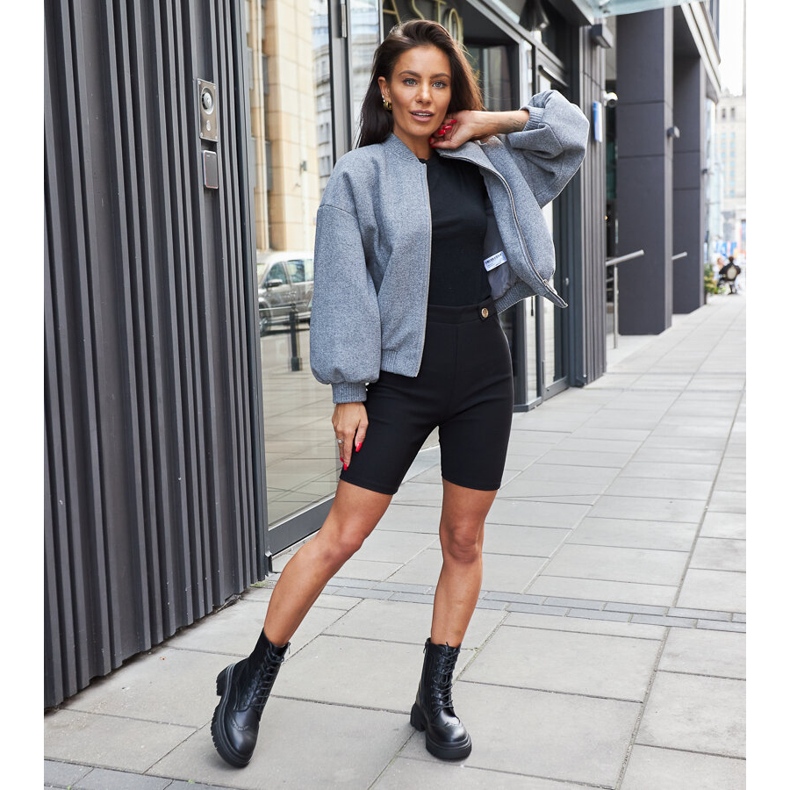 Svarta stövlar dekorerade med Niclasömmar 1