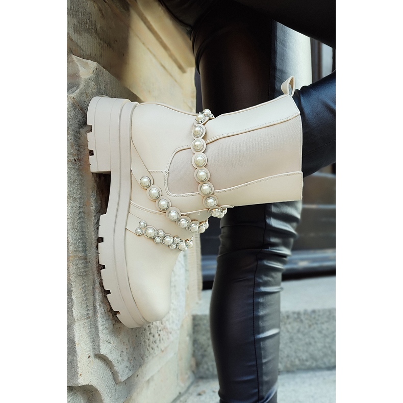 Beige ankelstövlar för kvinnor med dekorativa tillbehör 1