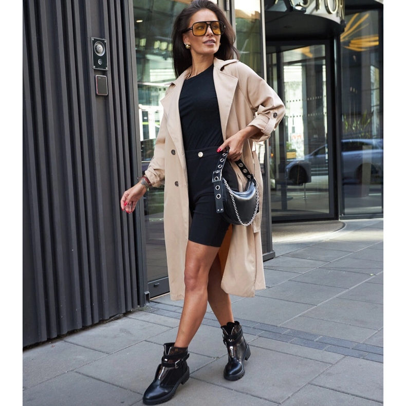 Svarta stövlar med en dekorativ Domus-rem 1