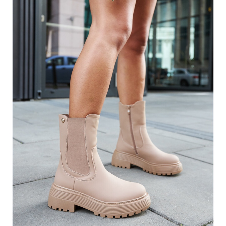 Beige isolerade ankelboots på Rinaldo-plattformen 2