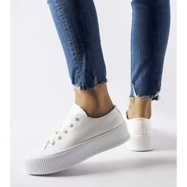 Vita sneakers på en tjock Fortunata-plattform 2