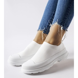Vita slip-on sneakers på Baratili-plattformen 1