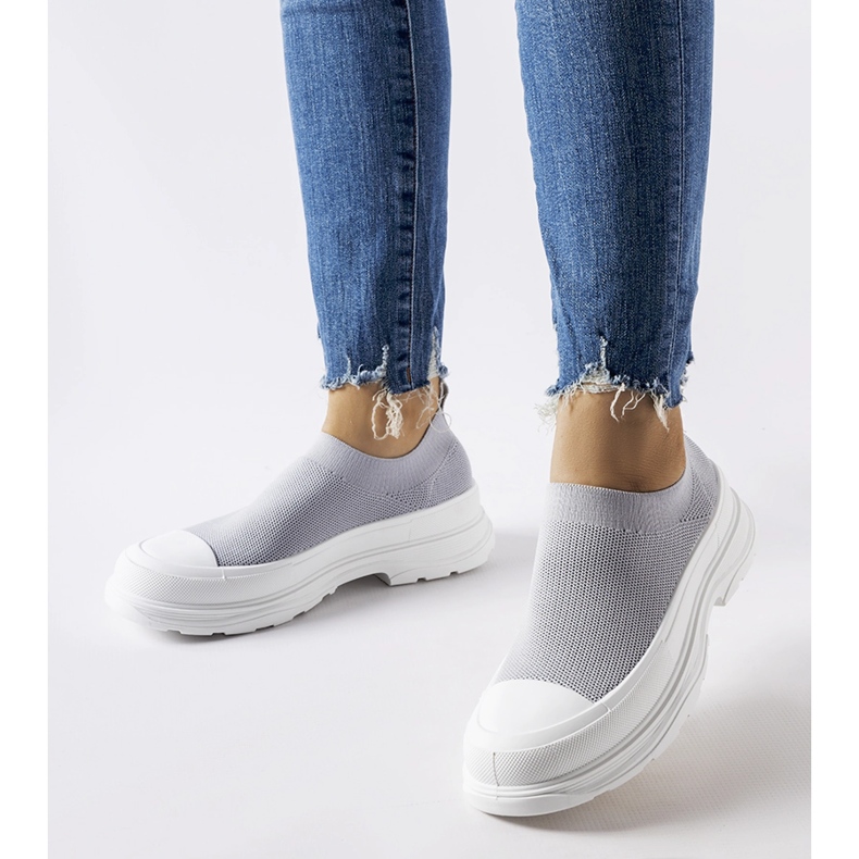 Grå slip-on sneakers med Baratili-plattform 1