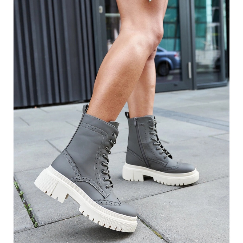 Gröna stövlar dekorerade med Niclasömmar 2