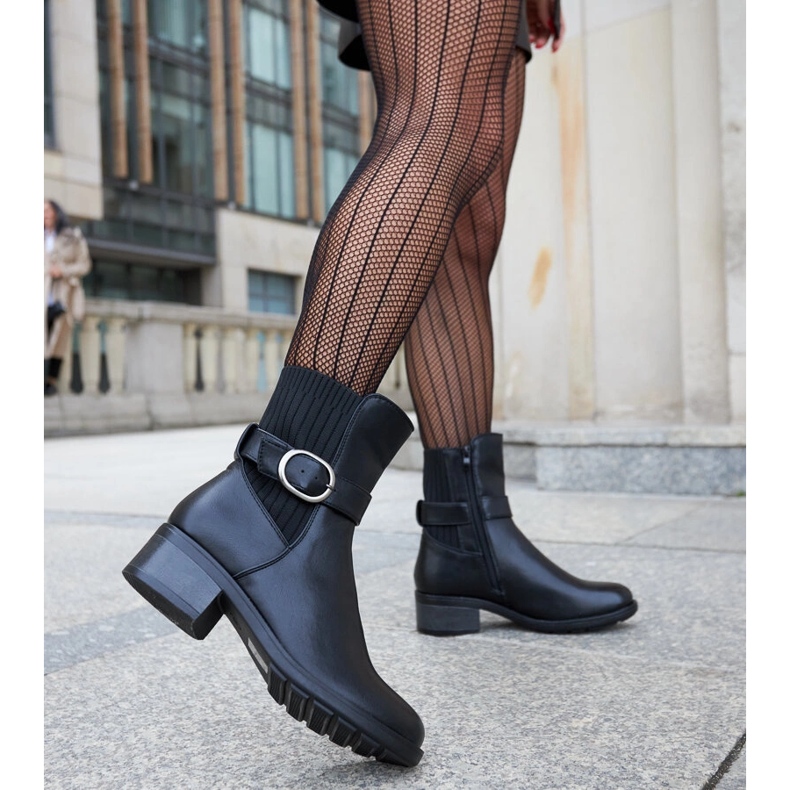 Svarta stövlar med dekorativt Archuleta-spänne 2