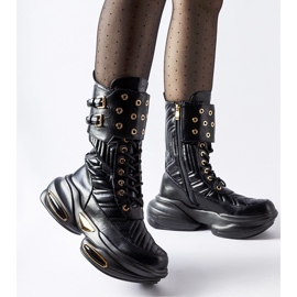 Svarta stövlar dekorerade med Veronese quiltning 1