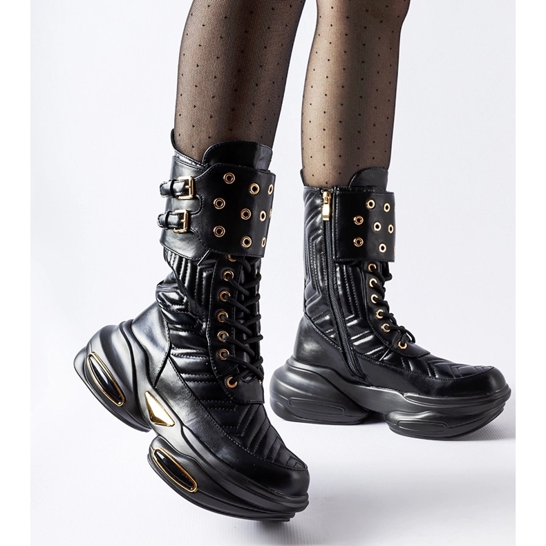 Svarta stövlar dekorerade med Veronese quiltning 1