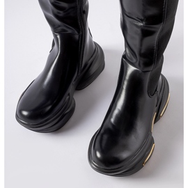 Inna Svarta stövlar med massiv sula från Tanas 2