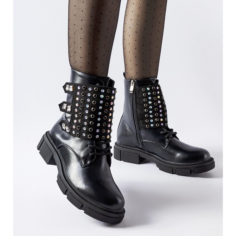 Svarta stövlar dekorerade med Cento zirkoner 1