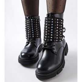 Svarta stövlar dekorerade med Cento zirkoner 2