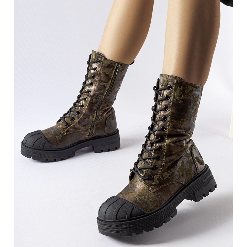 Grönt isolerade Cardinale camo arbetare 2