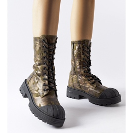 Grönt isolerade Cardinale camo arbetare 1