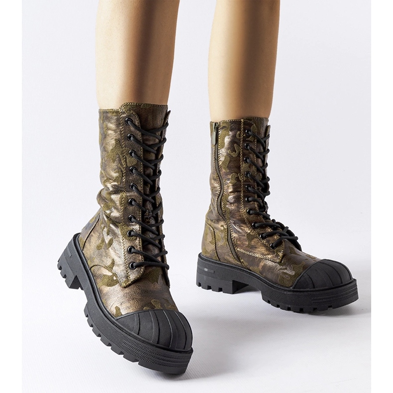 Grönt isolerade Cardinale camo arbetare 1