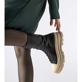 Svarta isolerade skor med tjock sula Giselda 1