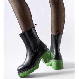 Svarta isolerade ankelboots med grön Tirano-klack 1