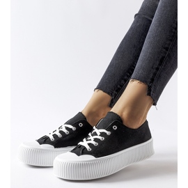 Svarta sneakers på en vit Fortunata-plattform 1